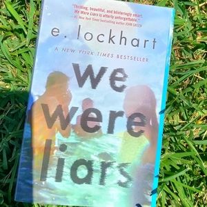 We were liars paperback by e.lockhart